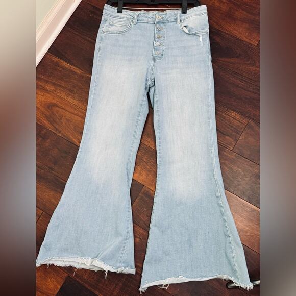 Forever 21 Frayed Faded Super Flared Jeans Size 30 - Picture 2 of 8